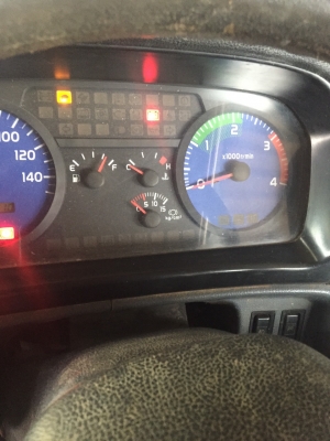 รถฮีโน่ 10 ล้อ  ท้ายลาด  220  แรงม้า. ปี 49   (  มีขาย 2 คัน.  )    สนใจติดต่อ  081 - 6079515