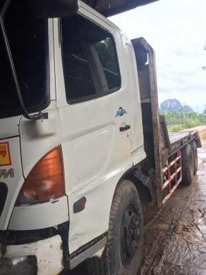 รถฮีโน่ 10 ล้อ  ท้ายลาด  220  แรงม้า. ปี 49   (  มีขาย 2 คัน.  )    สนใจติดต่อ  081 - 6079515