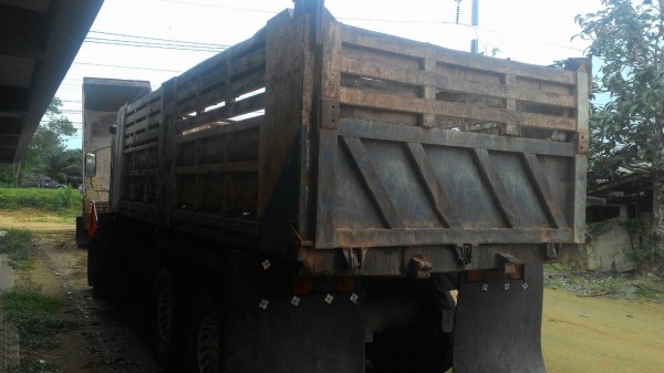 รถมิตซู 10 ล้อดั้ม FN527 - TF  220 แรงม้า. ปี 38    สนใจติดต่อ  081 - 6079515