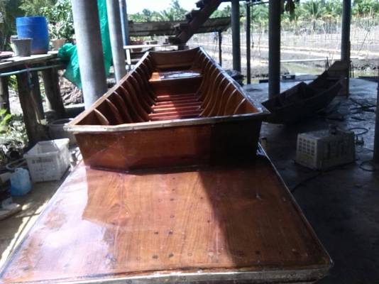 เรือไม้สัก