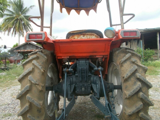 สีนวน  ลำเพลิน ขายL1  20.5 20แรง  ขับเคลื่อน4ล้อ  เกียร์ดีเครื่องดี  มีแต่ตัว