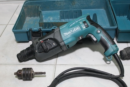 สว่านระบบโรตารี่ ทำงานได้ 3 ระบบ ของmakita รุ่น 2470F (รุ่นใหญ่) สภาพดีพร้อมใช้งานครับ