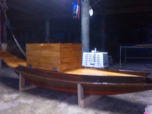 เรือไม้สัก