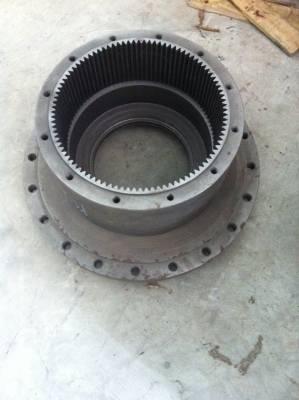 ขายเสื้อตัวเดิน  KOMATSU  PC 200-8 และชุดเฟือง