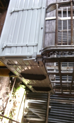 ขายกระบะไม้พร้อมคอกเหล็ก คลัชชีกว้าง 75 เชนติเมตร ยาว 5.5 เมตร