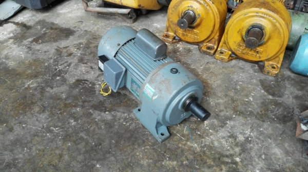 Sale>>มอเตอร์เกียร์ 1 HP. ไฟบ้าน 220 V. อัตราทด 1:80 ของใหม่ไม่เคยใช้งาน จัดส่งทั่วประเทศ!! 089-2499-123 นครปฐม