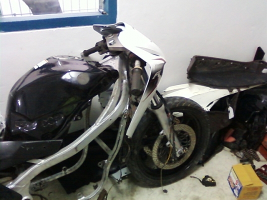 ขายโครงรถบิกไบค์ รุ่น suzuki gsx 400 r3 ราคา 5500 บาท