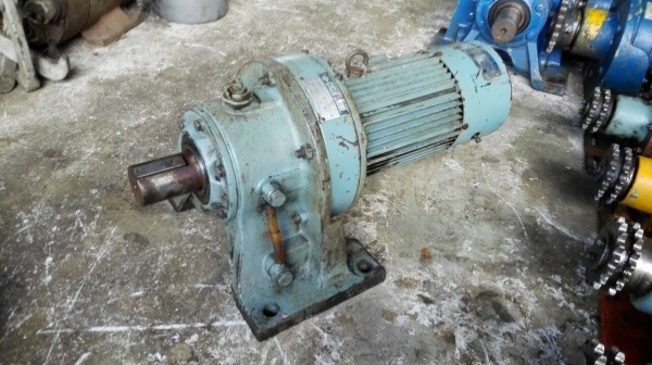====== Sold Out!! ====== มอเตอร์เกียร์ Sumitomo Cyclo Drive 2 HP. มีเบรคในตัว ไฟ 380 V.อัตราทด 1:59 วิ่งเงียบ โทร 089-2499-123 นครปฐม
