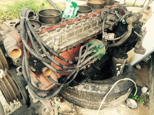 เครื่อง6HH1ฝาขาว24V สภาพเครื่องติดแก้สล้วนพัง