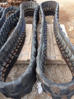 ขายแทรคยาง ใช้กับ รถขุด HITACHI EX40 นำเข้าจากญี่ปุ่น ติดต่อ 081-2990958/089-8368497 (เจ้าของขายเอง)