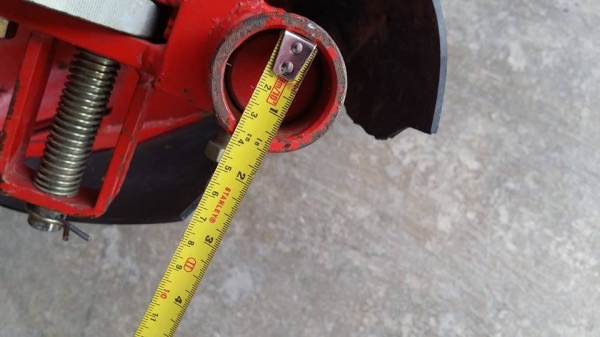 ตัวแหวกร่อง เก่าญี่ปุ่น ใช้ติดกับรถไถเดินตาม หรือรถพรวนดิน ช่วยในการขึ้นร่องไถได้ง่ายและสะดวกขึ้น สภาพดี