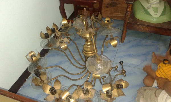 โคมไฟทองเหลืองขนาดใหญ่