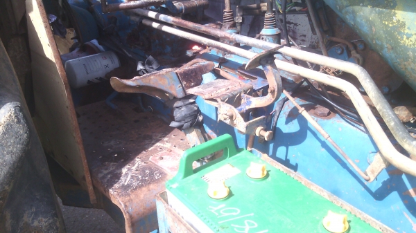 ขายรถไถFORD รุ่น6600  เครื่ิองT6  เกียร์D7  แท้ๆเต็มคัน  0810076640