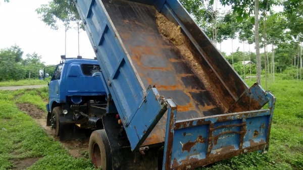 ดั้ม 350,000 เอฟหน้า-หลังเกียร์ร็อคกี้ 0929808941