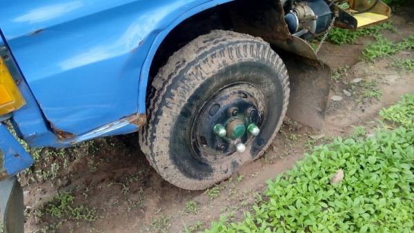 ดั้ม 350,000 เอฟหน้า-หลังเกียร์ร็อคกี้ 0929808941