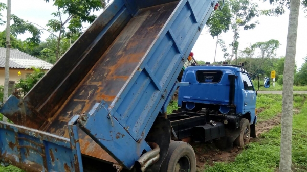 ดั้ม 350,000 เอฟหน้า-หลังเกียร์ร็อคกี้ 0929808941