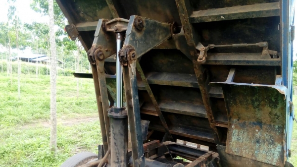 ดั้ม 350,000 เอฟหน้า-หลังเกียร์ร็อคกี้ 0929808941