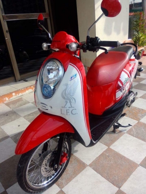 Scoopy i ลิขสิทธิ์แท้ ลาย Liverpool ผลิตเพียง 5000 คัน รถสวยมาก งดงามตระการสุดๆ ราคาถูก Scoopy i ลิขสิทธิ์แท้ ลาย Liverpool ผลิตเพียง 5000 คัน รถสวยมาก งดงามตระการสุดๆ ราคาถูก