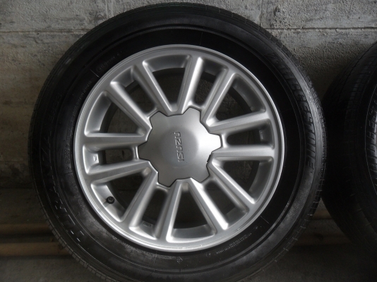 ล้อแม็ก 16นิ้ว 6รู อีซูสุ พร้อมยาง สวยๆ 4 ล้อ ราคา 7900 บาท