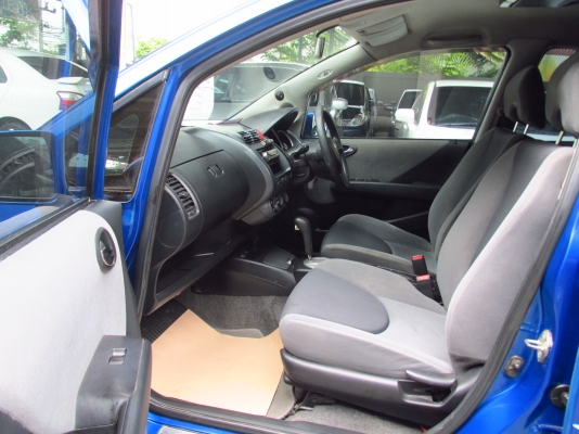 HONDA JAZZ 1.5V ปี2004 สนใจโทร 080-604-8422 ปุ้ย