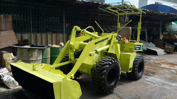 ขาย รถตัก MITSUBISHI รุ่น WS200 มือสองญี่ปุ่น ตักได้ ครึ่งคิว สองเพลา เอวอ่อน  ตรวจเช็ค สภาพแล้ว อย่างดี