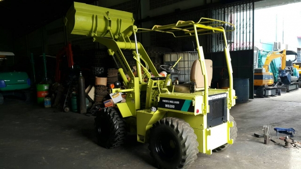 ขาย รถตัก MITSUBISHI รุ่น WS200 มือสองญี่ปุ่น ตักได้ ครึ่งคิว สองเพลา เอวอ่อน  ตรวจเช็ค สภาพแล้ว อย่างดี