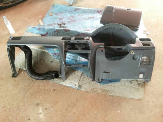 หน้าปัทม์โซลูน่า และเก๊ะเก็บของ