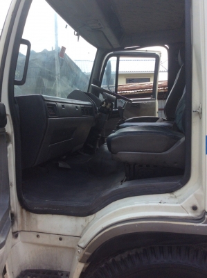 HINOไฮเท็ค 195แรง ยาว 6 ม.ยางดีทั้งหมด 6เส้น เครื่องดี ครัทซีสวย ขาย 480,000 บาท ศุภากร 081-1903107 , 081-4252943)