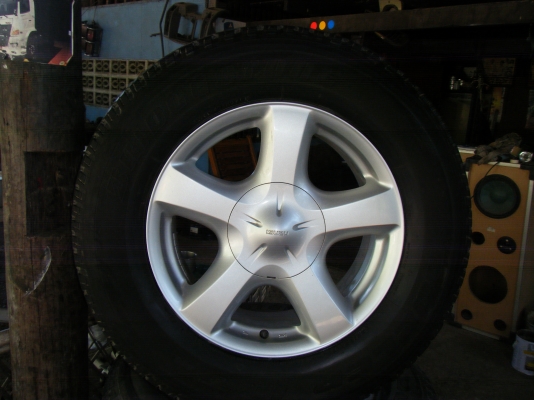 ขายแมกติดรถพร้อมยางขอบ 17 อีซูซุวีคอส ปี12 ไมล์4xxxx กว่าโล 12,000 บาท 0892095791