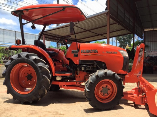 ขายรถไถ Kubota L3608(4WD) พร้อมใบมีดและผานพรวนช้าง รถพร้อมใช้งาน