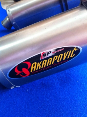 ท่อใหม่สวยๆสั่งได้ครับ ท่อ AKAAPOVIC SP สำหรับ DUCATI MONSTER 1000 SIE ราคาไม่เเพงครับ ท่อใหม่สวยๆสั่งได้ครับ ท่อ AKAAPOVIC SP สำหรับ DUCATI MONSTER 1000 SIE ราคาไม่เเพงครับ