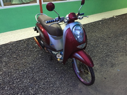 ขายด่วน สกุปี้ไอ มีเล่มพร้อมโอนครับ  พรบ ไม่ขาด รถพร้อมใช้งาน รถปี53 ราคา18,000 บาทครับ เครื่องเดิมๆครับ สนใจ ราคาคุยกันได้ครับ    โทร 0918329727    044666729  คุณโชคชัย  สตึก