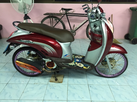 ขายด่วน สกุปี้ไอ มีเล่มพร้อมโอนครับ  พรบ ไม่ขาด รถพร้อมใช้งาน รถปี53 ราคา18,000 บาทครับ เครื่องเดิมๆครับ สนใจ ราคาคุยกันได้ครับ    โทร 0918329727    044666729  คุณโชคชัย  สตึก