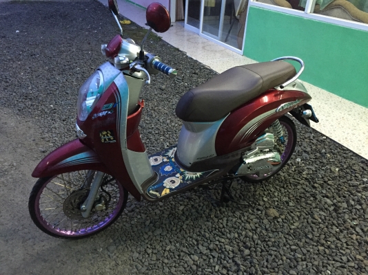 ขายด่วน สกุปี้ไอ มีเล่มพร้อมโอนครับ  พรบ ไม่ขาด รถพร้อมใช้งาน รถปี53 ราคา18,000 บาทครับ เครื่องเดิมๆครับ สนใจ ราคาคุยกันได้ครับ    โทร 0918329727    044666729  คุณโชคชัย  สตึก