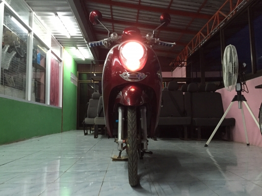 ขายด่วน สกุปี้ไอ มีเล่มพร้อมโอนครับ  พรบ ไม่ขาด รถพร้อมใช้งาน รถปี53 ราคา18,000 บาทครับ เครื่องเดิมๆครับ สนใจ ราคาคุยกันได้ครับ    โทร 0918329727    044666729  คุณโชคชัย  สตึก