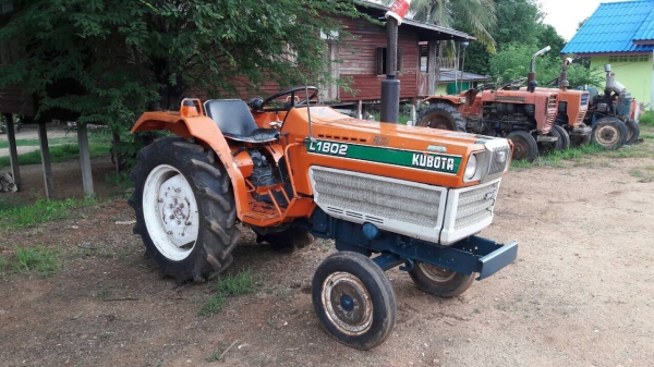ขายคูโบต้าL1802 เพลาเดียว ราคา49000บาท สนใจติดต่อ088-4267077แอ็ป
