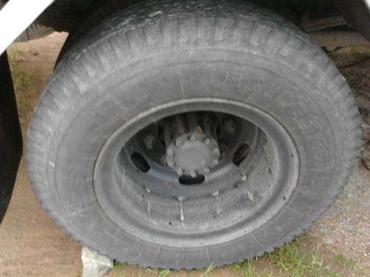 รถฮีโน่ 6 ล้อ หลังถนน FF3H  195 แรงม้า. ปี 38   สนใจติดต่อ  081 - 6079515