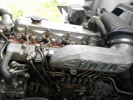 รถฮีโน่ 6 ล้อ หลังถนน FF3H  195 แรงม้า. ปี 38   สนใจติดต่อ  081 - 6079515