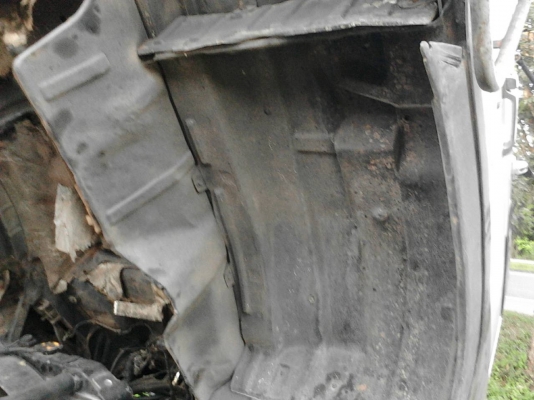 รถฮีโน่ 6 ล้อ หลังถนน FF3H  195 แรงม้า. ปี 38   สนใจติดต่อ  081 - 6079515