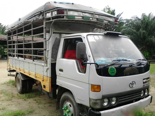 รถโตโยต้า  6  ล้อ หลังถนน 115 แรงม้า.    สนใจติดต่อ  081 - 6079515