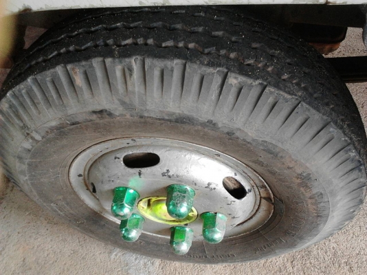 รถโตโยต้า  6  ล้อ หลังถนน 115 แรงม้า.    สนใจติดต่อ  081 - 6079515