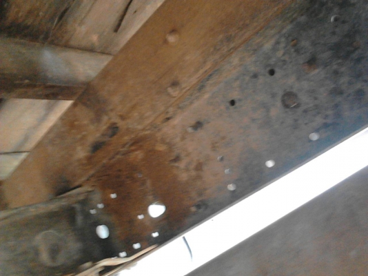 รถโตโยต้า  6  ล้อ หลังถนน 115 แรงม้า.    สนใจติดต่อ  081 - 6079515