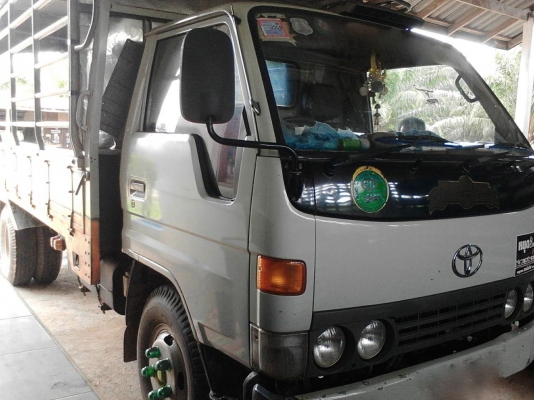 รถโตโยต้า  6  ล้อ หลังถนน 115 แรงม้า.    สนใจติดต่อ  081 - 6079515