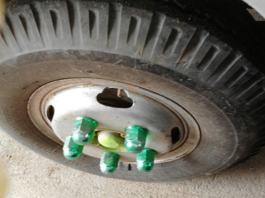 รถโตโยต้า  6  ล้อ หลังถนน 115 แรงม้า.    สนใจติดต่อ  081 - 6079515