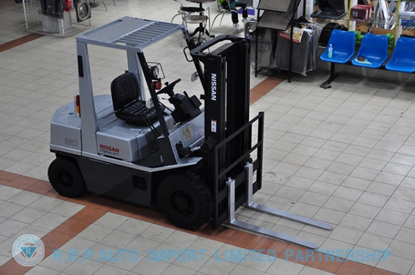 ขายรถโฟล์คลิฟท์มือสอง NISSAN รุ่น PH02 ราคา155,000 บาทนำเข้าจากประเทศญี่ปุ่น 100\% ไม่เคยใช้งานในประเทศไทย