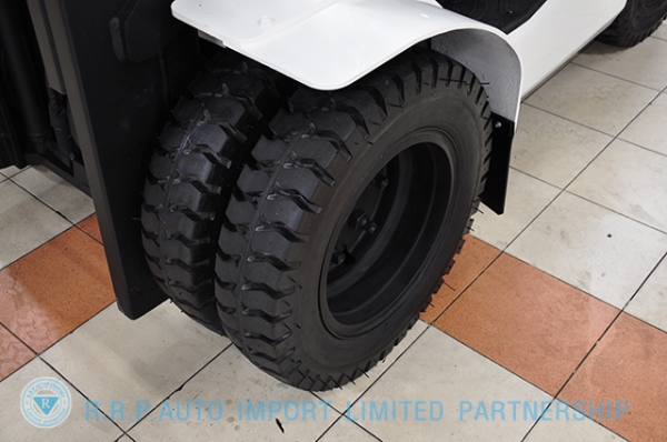 ขายรถโฟล์คลิฟท์มือสอง TCM รุ่น FHD25I3A  ราคา 445,000 บาท นำเข้าจากประเทศญี่ปุ่น 100\% ไม่เคยใช้งานในประเทศไทย