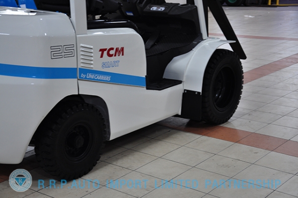 ขายรถโฟล์คลิฟท์มือสอง TCM รุ่น FHD25I3A  ราคา 445,000 บาท นำเข้าจากประเทศญี่ปุ่น 100\% ไม่เคยใช้งานในประเทศไทย