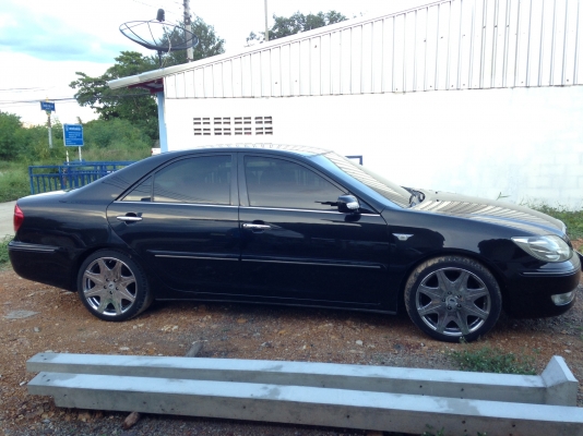 คัมรี รุ่นไฟท้ายชมพูแล้ว หล่อๆ