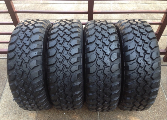 ยาง Mud Maxxis 265 75 16 ปี09 ดอกแทบไม่ได้ใช้ ไม่มีแตกลายงา ลงพื้นจริงปี12 ยาง Mud Maxxis 265 75 16 ปี09 ดอกแทบไม่ได้ใช้ ไม่มีแตกลายงา ลงพื้นจริงปี12