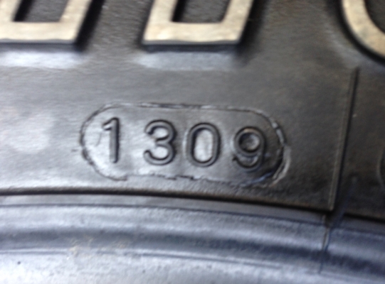 ยาง Mud Maxxis 265 75 16 ปี09 ดอกแทบไม่ได้ใช้ ไม่มีแตกลายงา ลงพื้นจริงปี12 ยาง Mud Maxxis 265 75 16 ปี09 ดอกแทบไม่ได้ใช้ ไม่มีแตกลายงา ลงพื้นจริงปี12